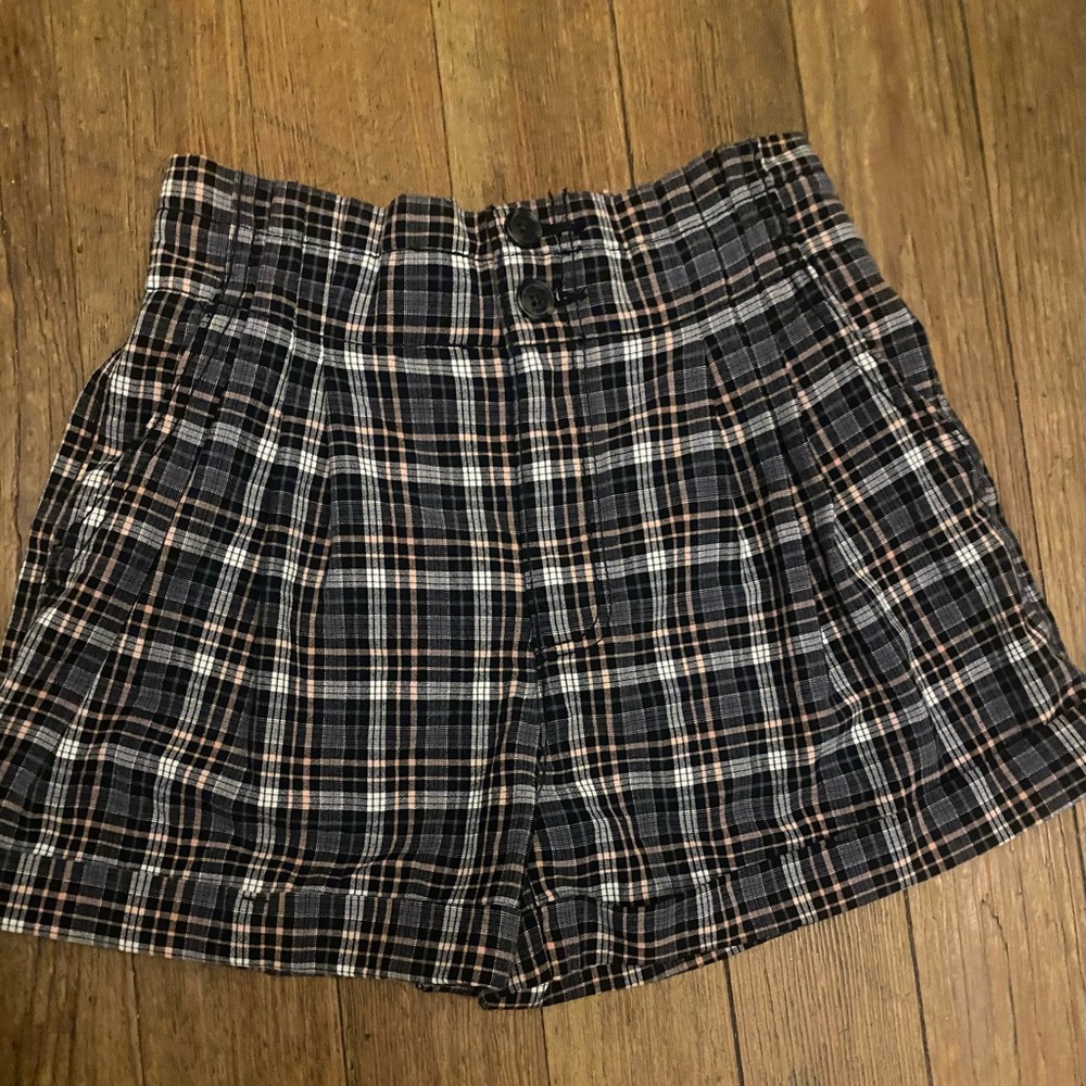 American Eagle Pleated Plaid Shorts 00